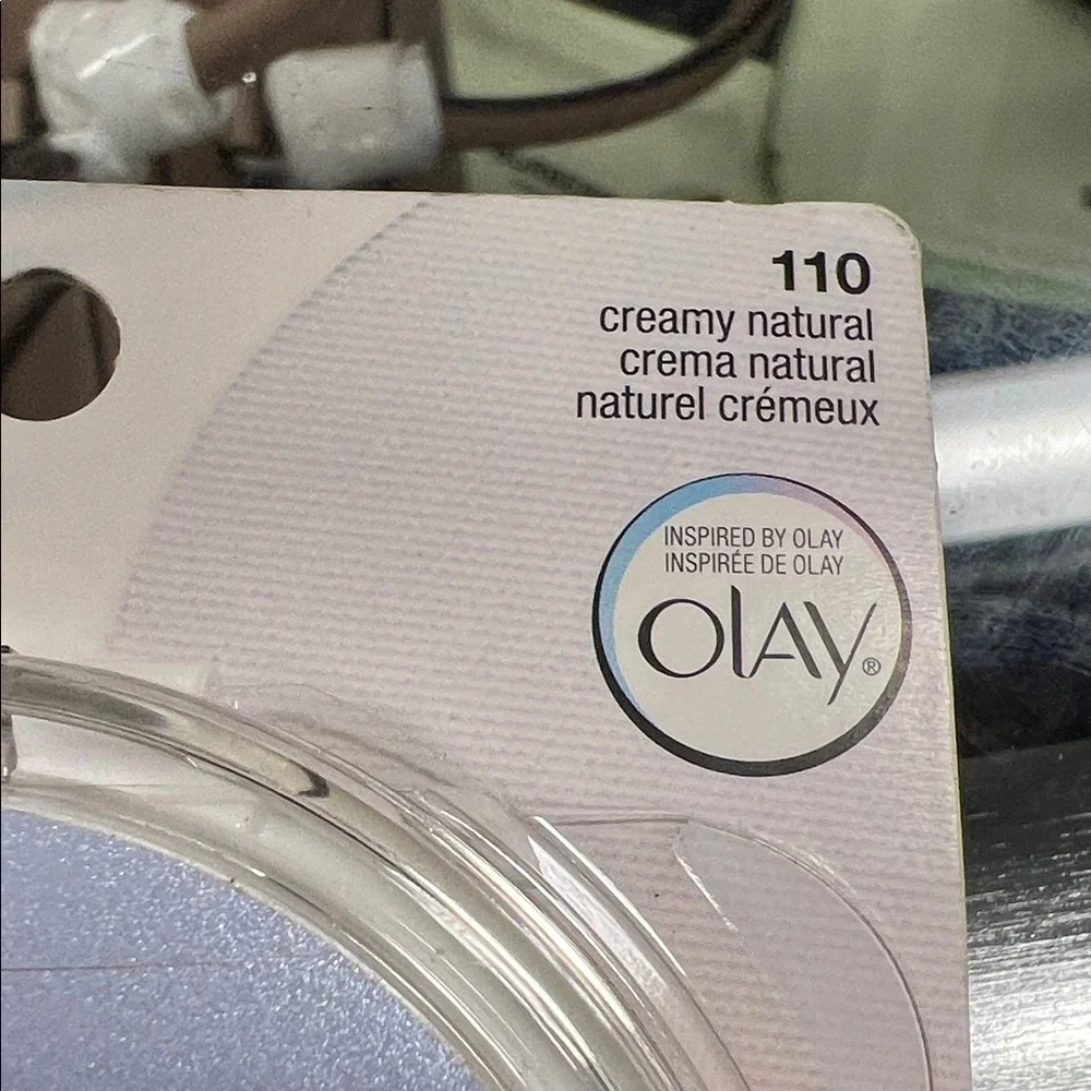 COVERGIRL Advanced Radiance Powder with Creamy Natural 110